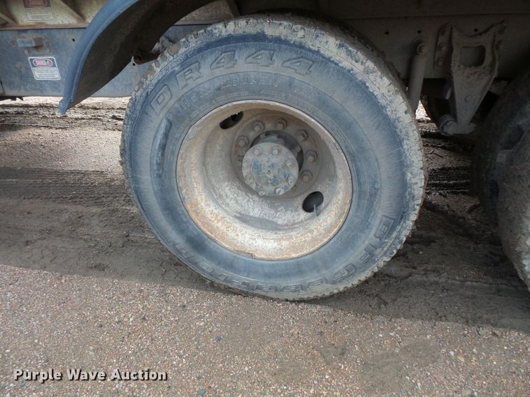 image for item FU9334 1995 International 9200 dump truck