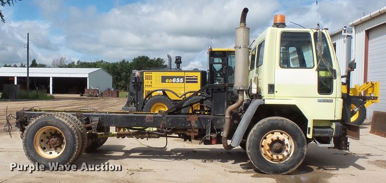 image for item FU9336 1992 Ford CF8000 truck cab and chassis