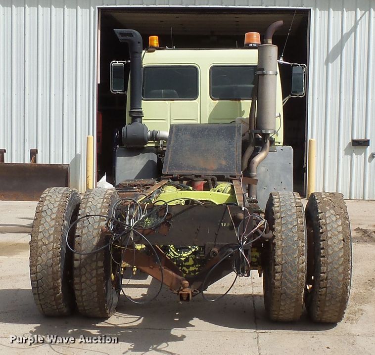 image for item FU9336 1992 Ford CF8000 truck cab and chassis