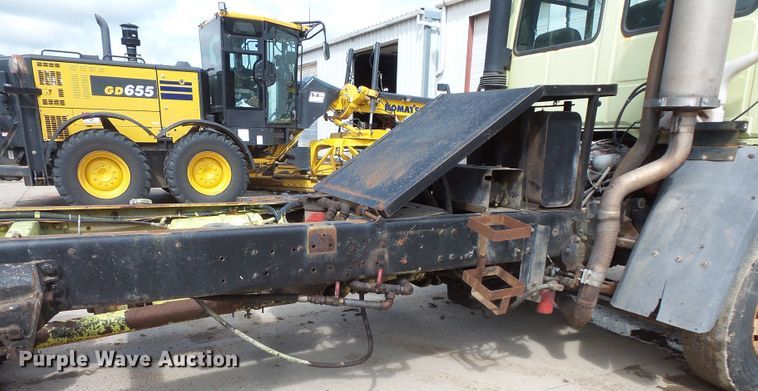 image for item FU9336 1992 Ford CF8000 truck cab and chassis