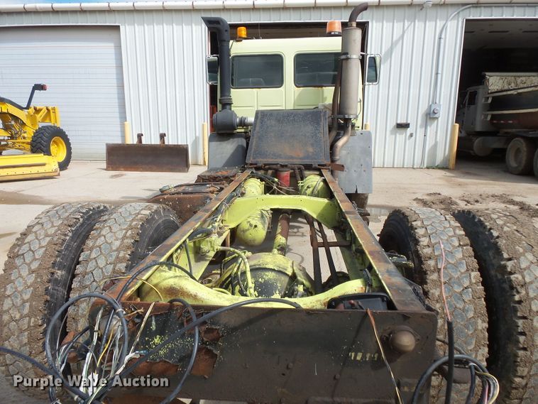 image for item FU9336 1992 Ford CF8000 truck cab and chassis