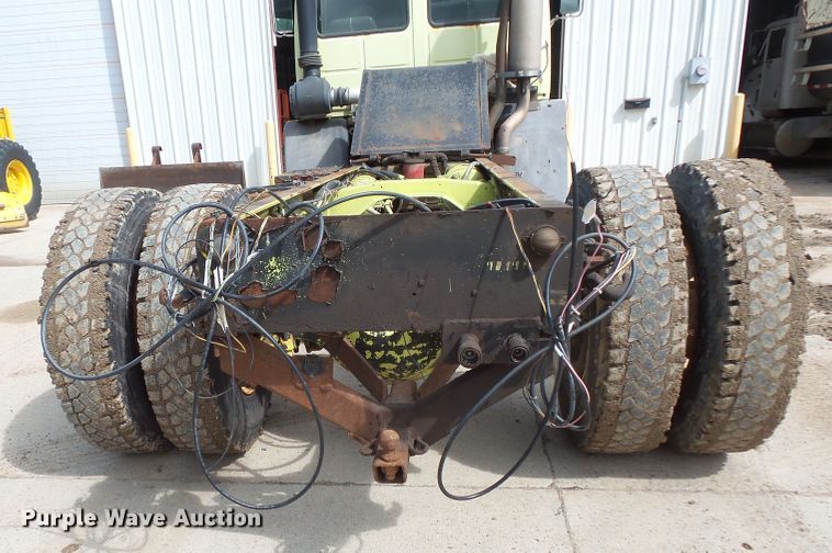 image for item FU9336 1992 Ford CF8000 truck cab and chassis
