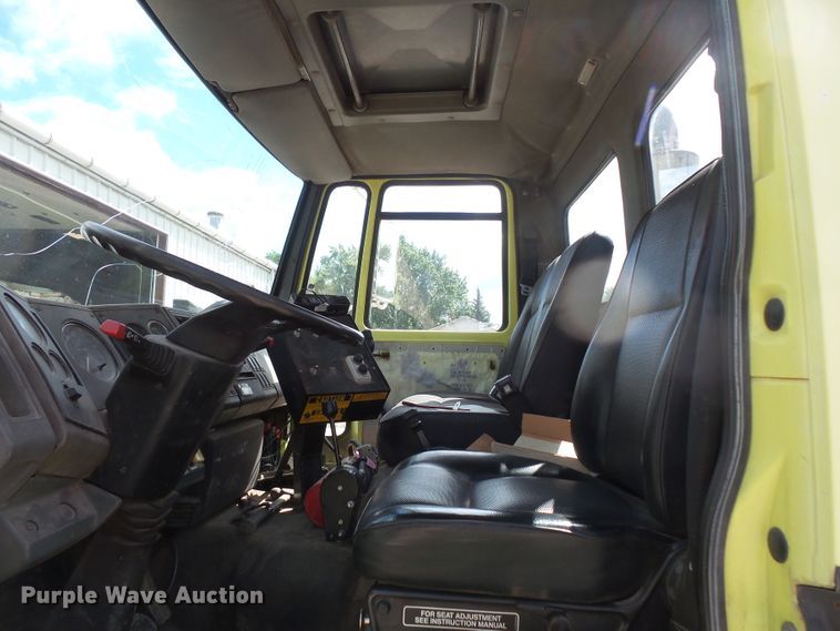 image for item FU9336 1992 Ford CF8000 truck cab and chassis