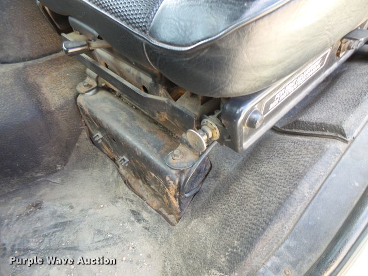 image for item FU9336 1992 Ford CF8000 truck cab and chassis