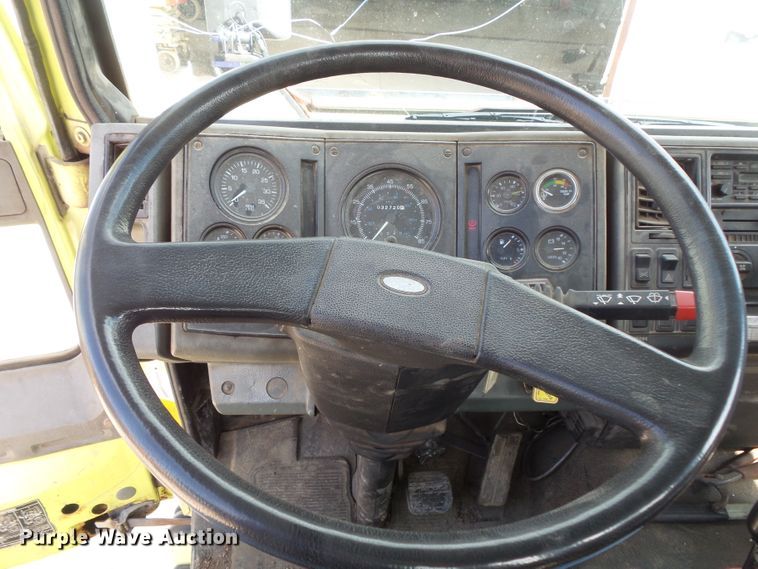 image for item FU9336 1992 Ford CF8000 truck cab and chassis