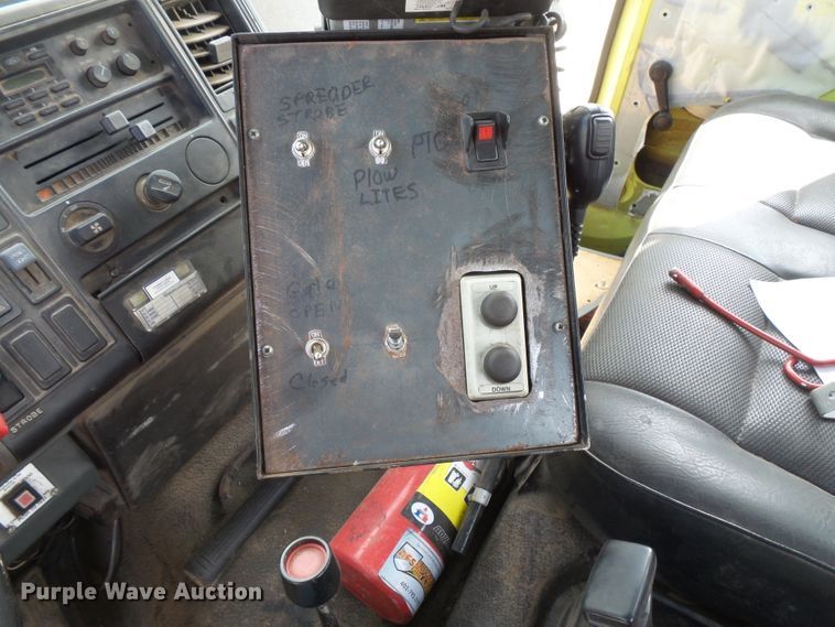 image for item FU9336 1992 Ford CF8000 truck cab and chassis