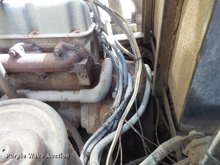 image for item FU9336 1992 Ford CF8000 truck cab and chassis