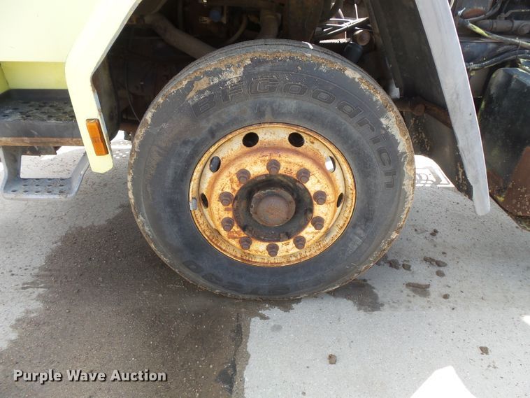 image for item FU9336 1992 Ford CF8000 truck cab and chassis