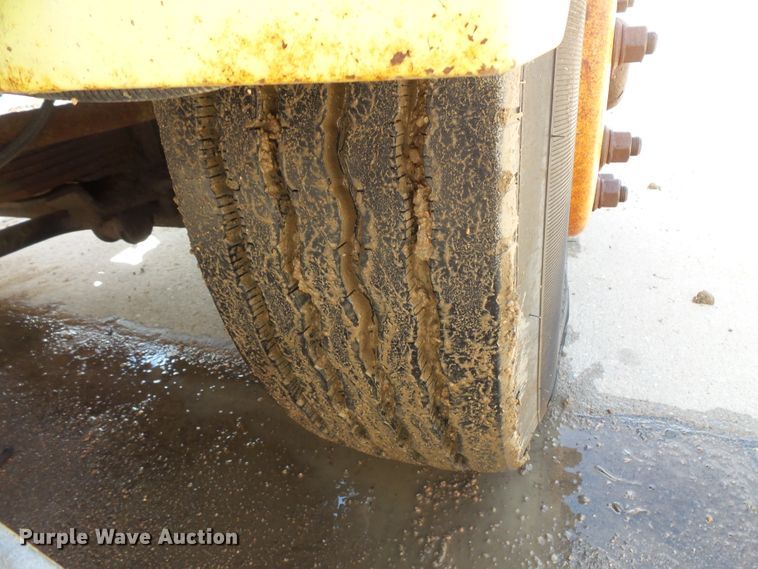 image for item FU9336 1992 Ford CF8000 truck cab and chassis