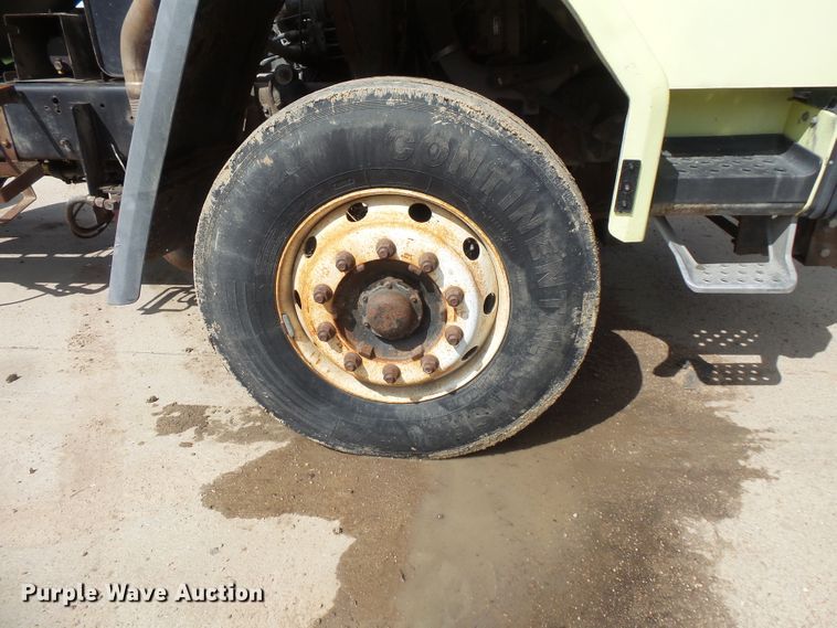 image for item FU9336 1992 Ford CF8000 truck cab and chassis