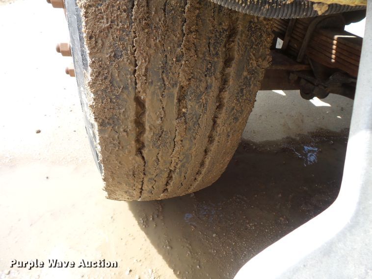 image for item FU9336 1992 Ford CF8000 truck cab and chassis