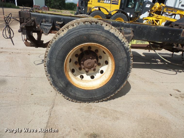 image for item FU9336 1992 Ford CF8000 truck cab and chassis