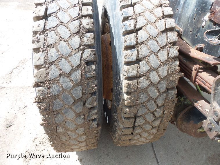 image for item FU9336 1992 Ford CF8000 truck cab and chassis