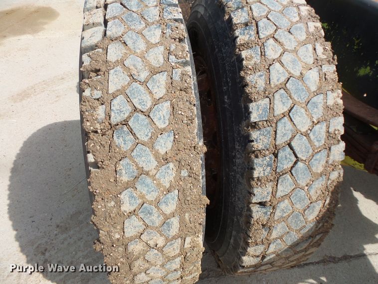 image for item FU9336 1992 Ford CF8000 truck cab and chassis