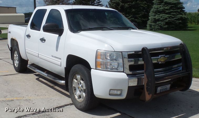 image for item FU9340 2011 Chevrolet Silverado 1500 Crew Cab pickup truck