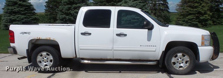 image for item FU9340 2011 Chevrolet Silverado 1500 Crew Cab pickup truck