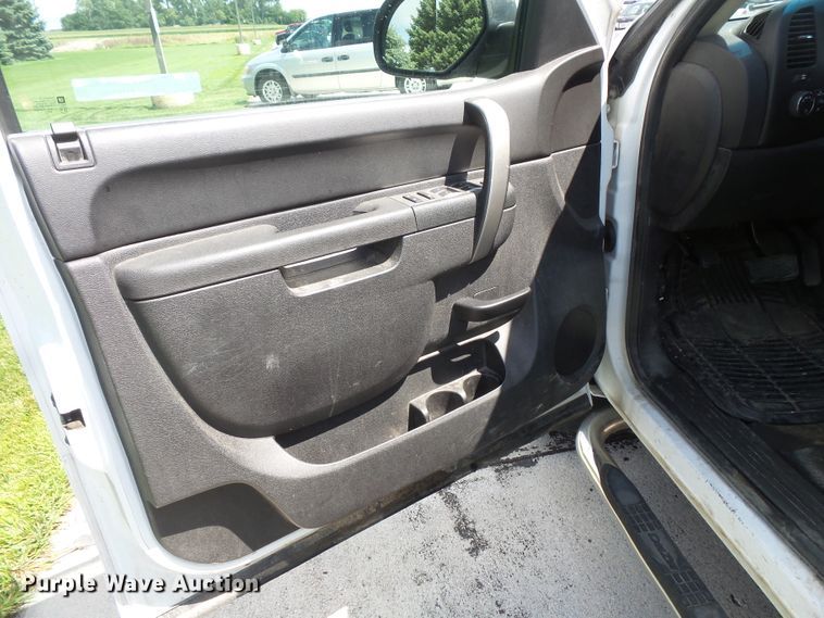 image for item FU9340 2011 Chevrolet Silverado 1500 Crew Cab pickup truck