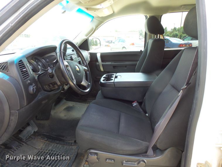 image for item FU9340 2011 Chevrolet Silverado 1500 Crew Cab pickup truck