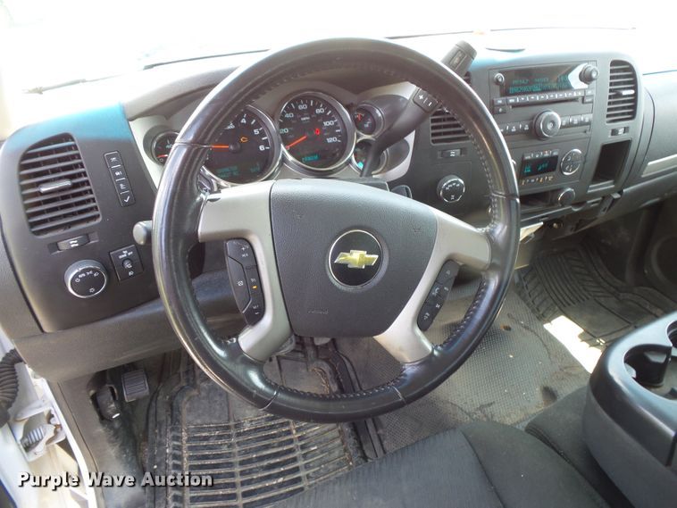 image for item FU9340 2011 Chevrolet Silverado 1500 Crew Cab pickup truck