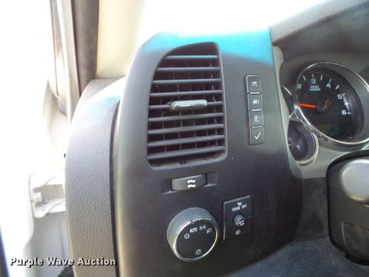 image for item FU9340 2011 Chevrolet Silverado 1500 Crew Cab pickup truck