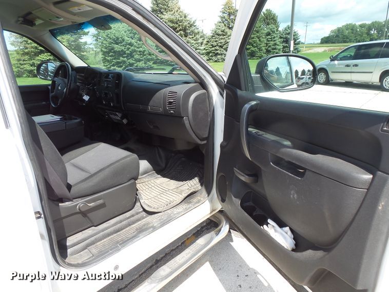 image for item FU9340 2011 Chevrolet Silverado 1500 Crew Cab pickup truck