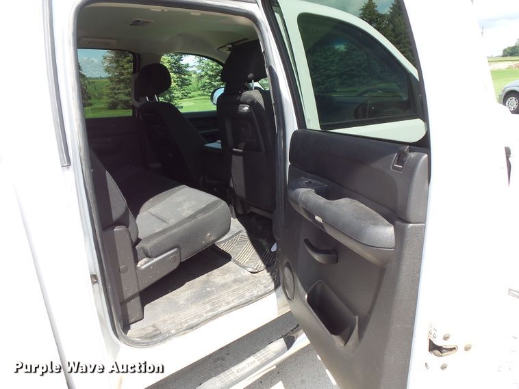 image for item FU9340 2011 Chevrolet Silverado 1500 Crew Cab pickup truck