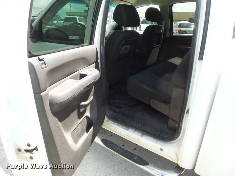 image for item FU9340 2011 Chevrolet Silverado 1500 Crew Cab pickup truck