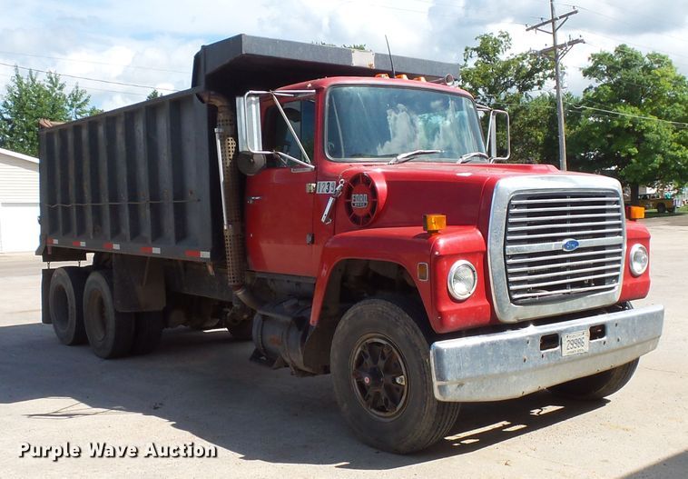 image for item FU9342 1988 Ford L9000 dump truck