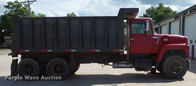 image for item FU9342 1988 Ford L9000 dump truck