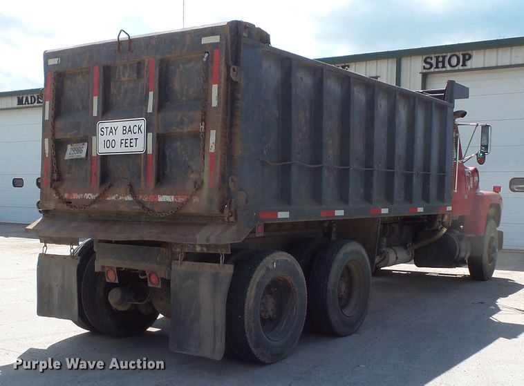 image for item FU9342 1988 Ford L9000 dump truck