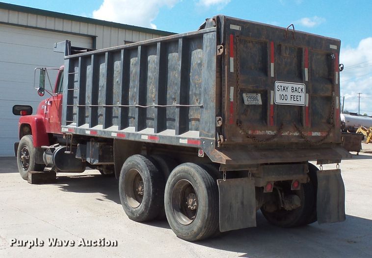 image for item FU9342 1988 Ford L9000 dump truck
