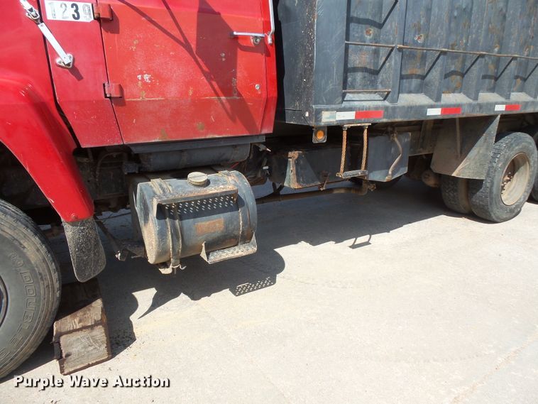 image for item FU9342 1988 Ford L9000 dump truck