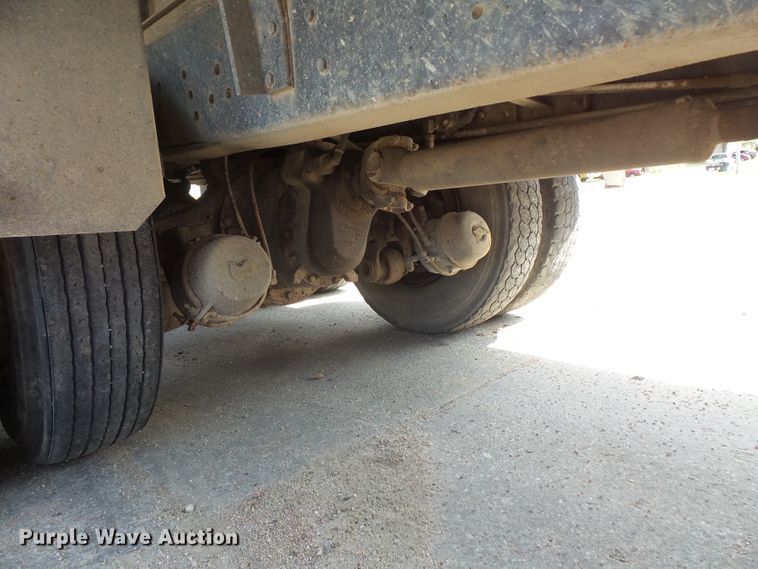 image for item FU9342 1988 Ford L9000 dump truck