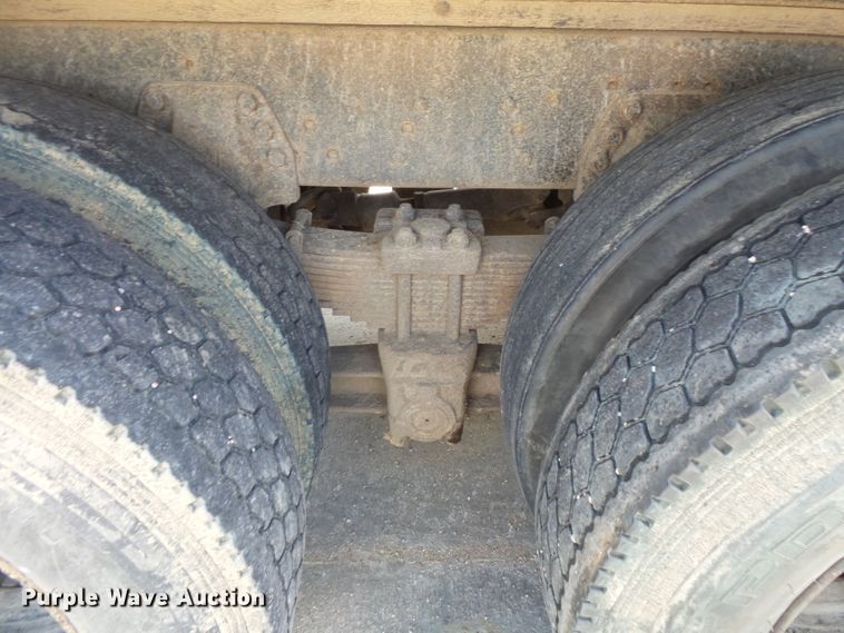image for item FU9342 1988 Ford L9000 dump truck
