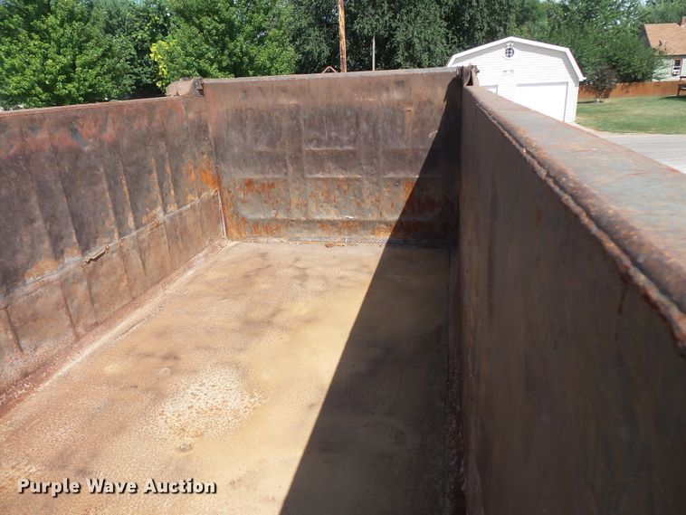 image for item FU9342 1988 Ford L9000 dump truck