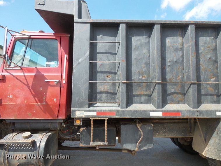 image for item FU9342 1988 Ford L9000 dump truck