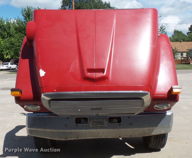 image for item FU9342 1988 Ford L9000 dump truck