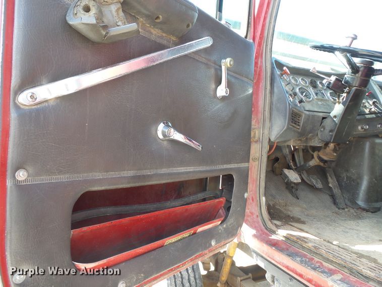 image for item FU9342 1988 Ford L9000 dump truck