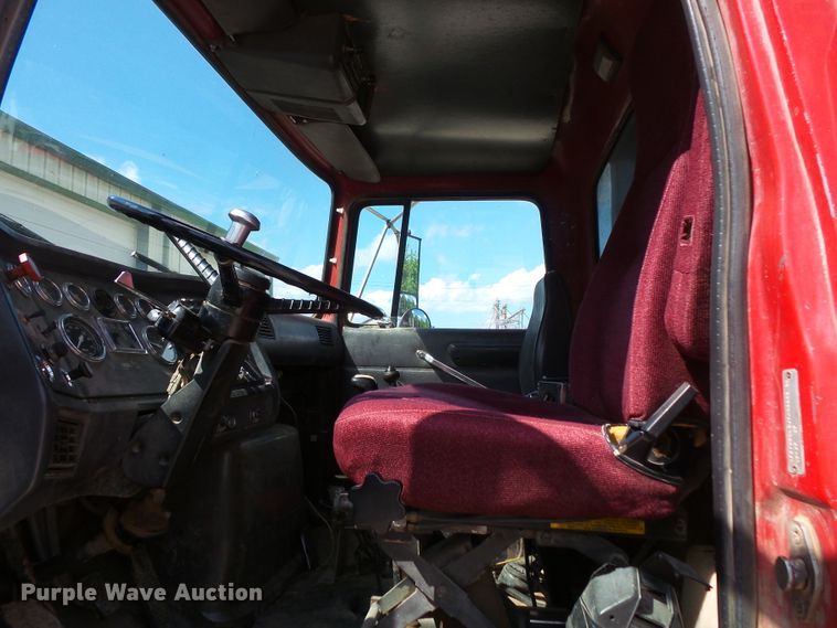 image for item FU9342 1988 Ford L9000 dump truck