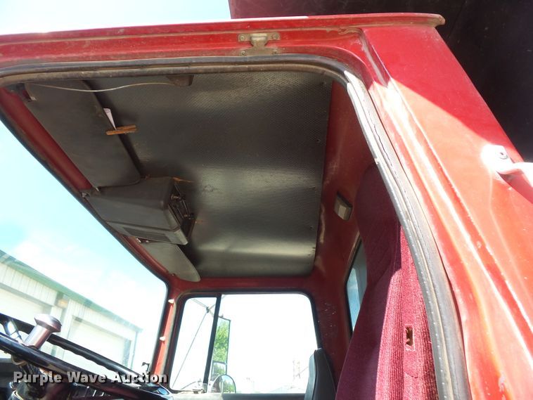 image for item FU9342 1988 Ford L9000 dump truck