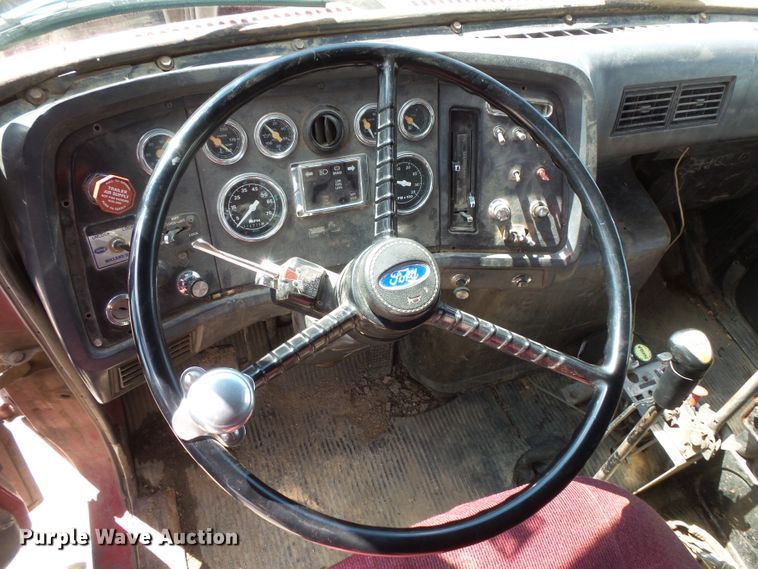 image for item FU9342 1988 Ford L9000 dump truck