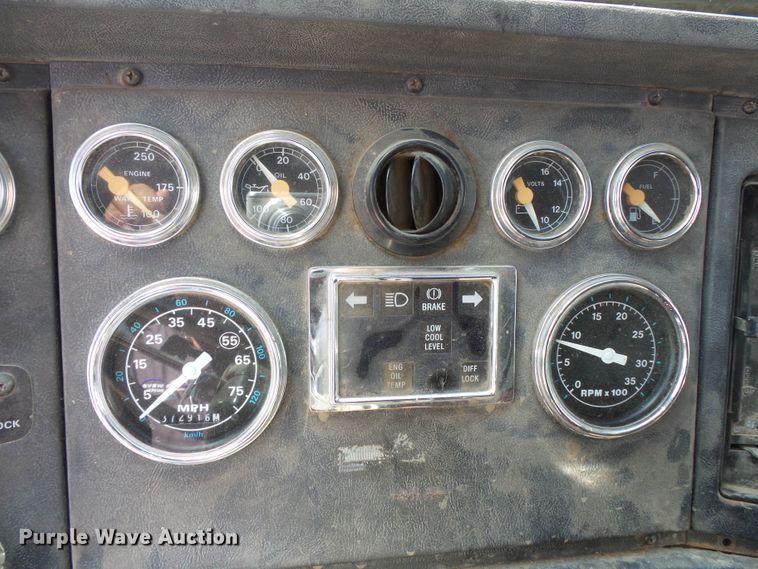 image for item FU9342 1988 Ford L9000 dump truck