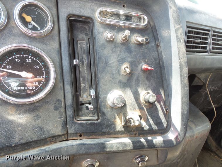 image for item FU9342 1988 Ford L9000 dump truck