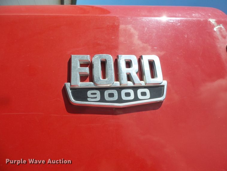 image for item FU9342 1988 Ford L9000 dump truck