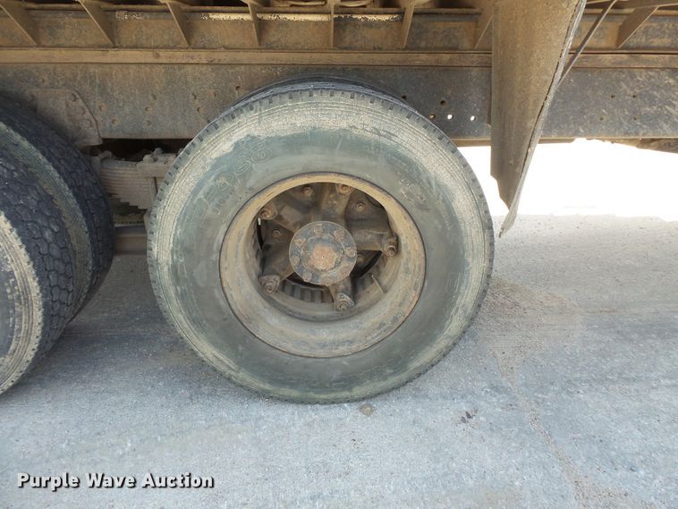 image for item FU9342 1988 Ford L9000 dump truck