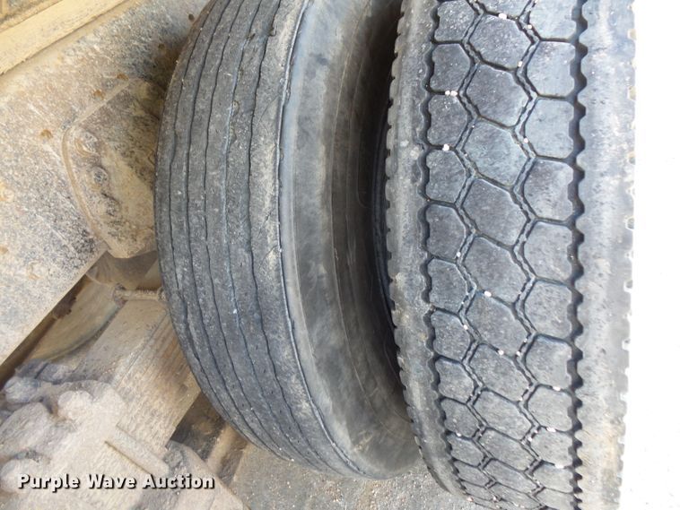 image for item FU9342 1988 Ford L9000 dump truck