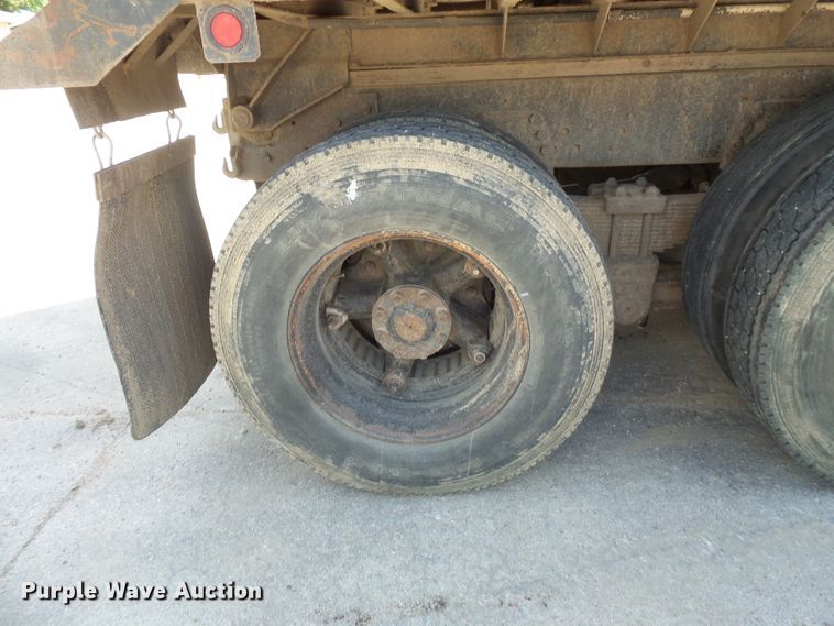 image for item FU9342 1988 Ford L9000 dump truck