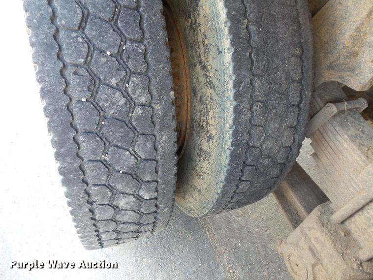 image for item FU9342 1988 Ford L9000 dump truck