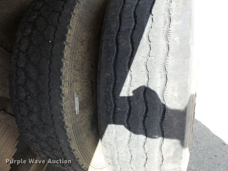 image for item FU9342 1988 Ford L9000 dump truck