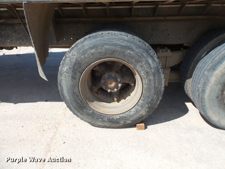 image for item FU9342 1988 Ford L9000 dump truck